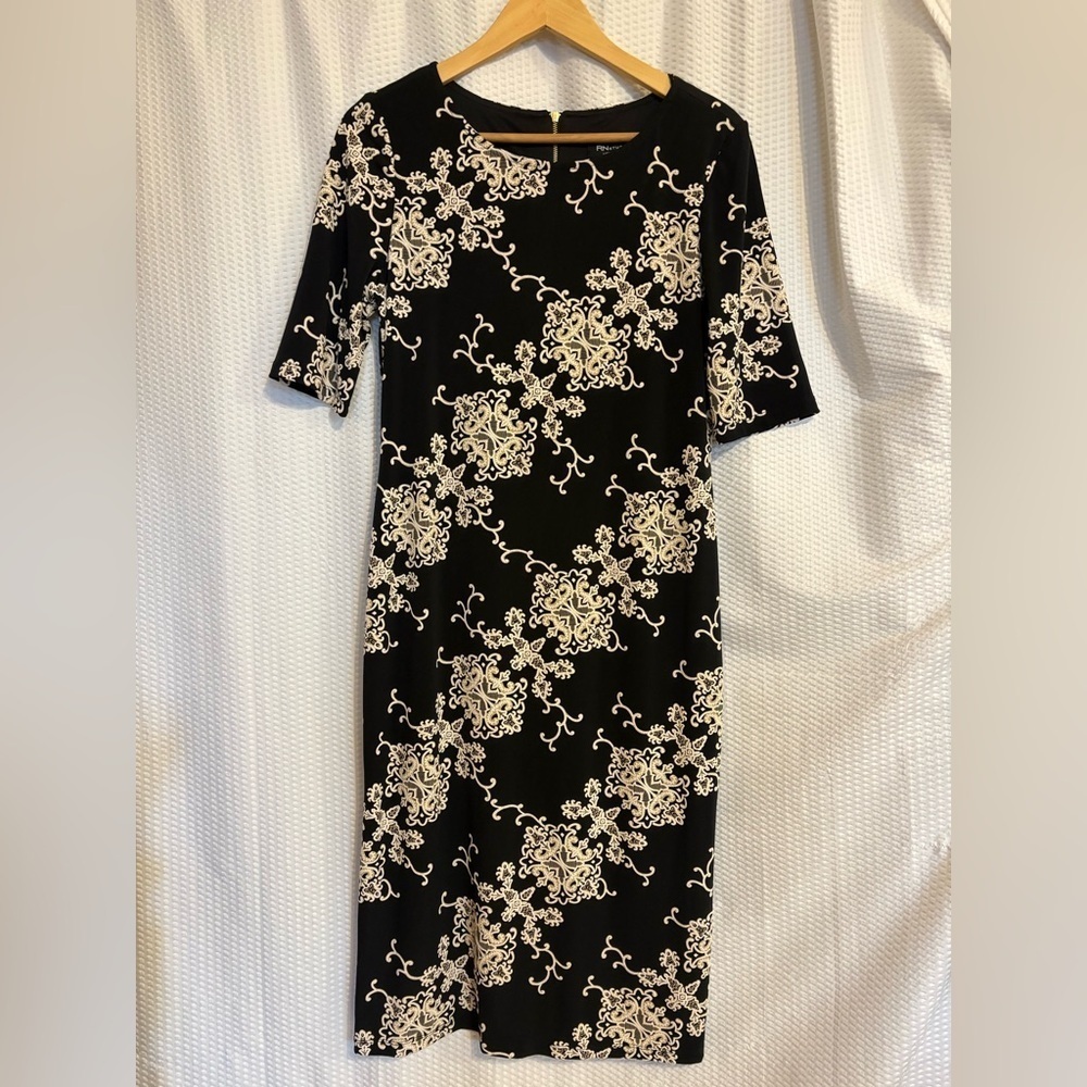 RN Studio black & white short sleeve stretch dress size 8